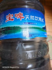 借情怀蹭IP：宝鸡市面上的“宝啤”饮用水，与老宝啤厂毫无瓜葛
