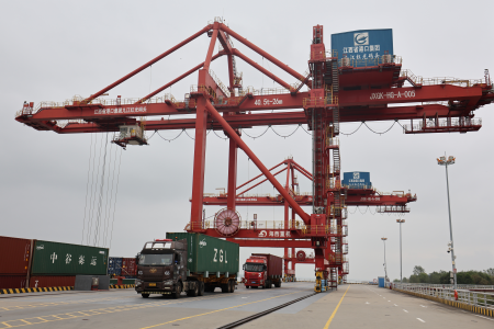 中国长江新枢纽：探访九江红光国际港江海联运实践